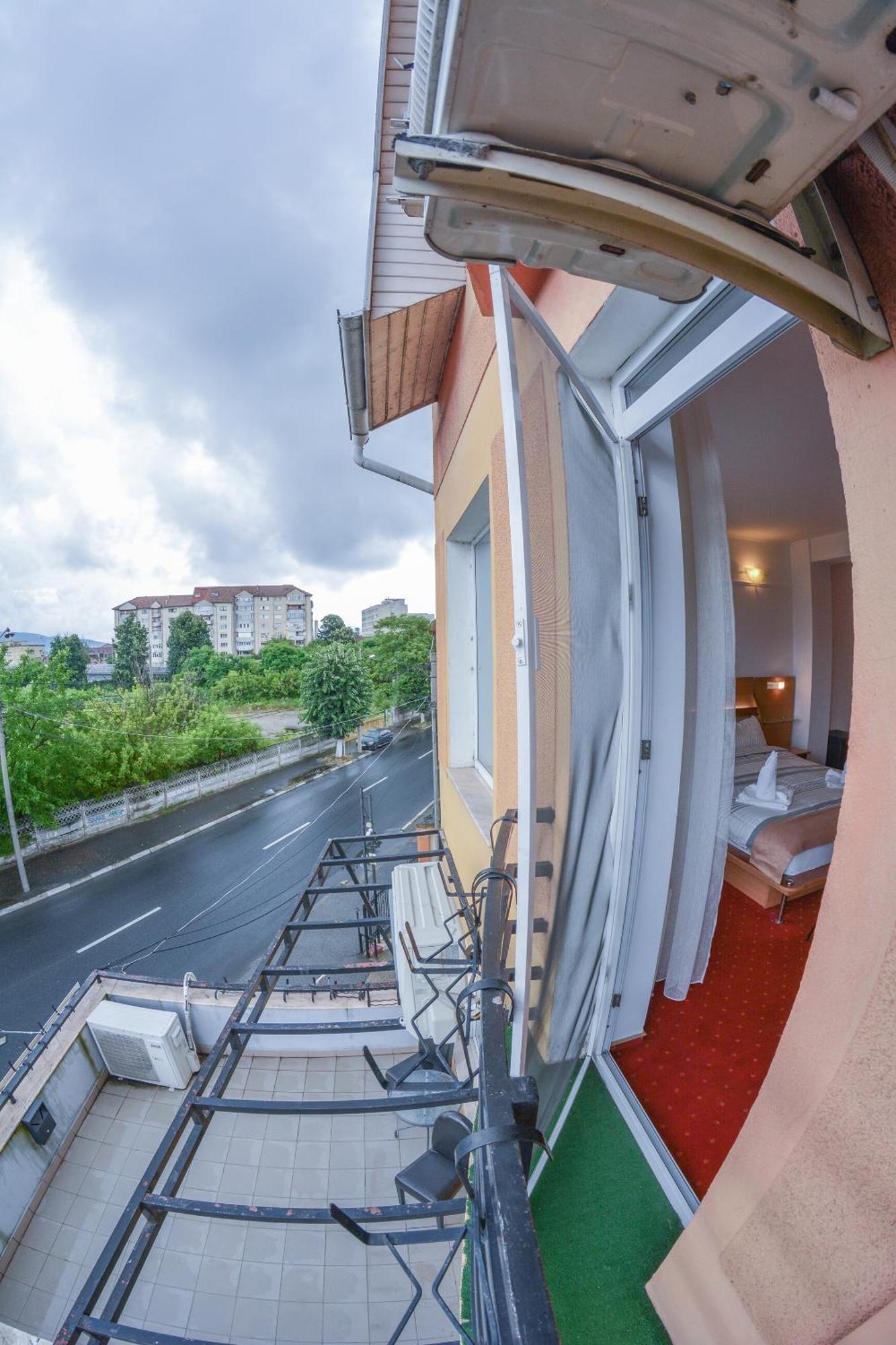 Pensiune Valentina Otel Râmnicu Vâlcea Dış mekan fotoğraf
